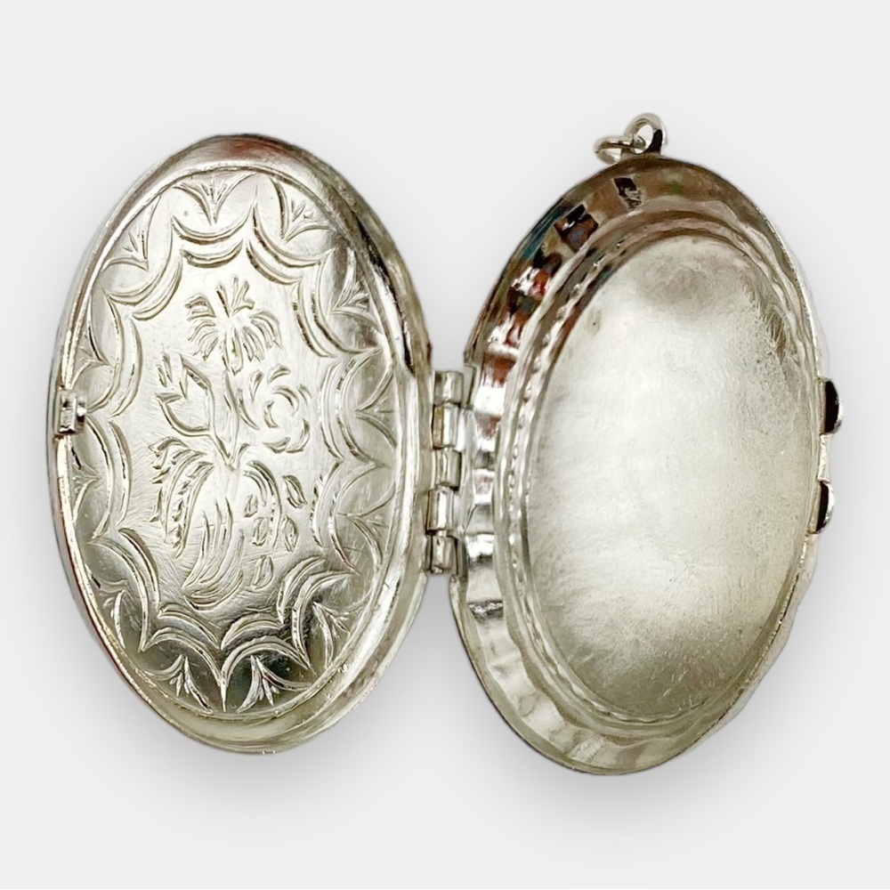 Vintage Locket Pendant​ - Picture 3 of 4